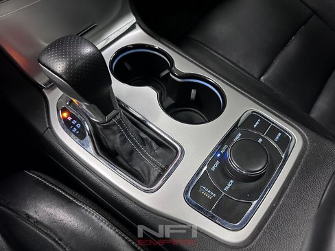 Used 2016 Jeep Grand Cherokee SRT AWD/4WD image 33