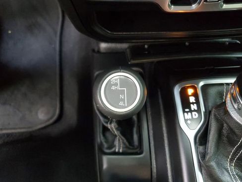 Used 2020 Jeep Wrangler Unlimited Sahara AWD/4WD image 23