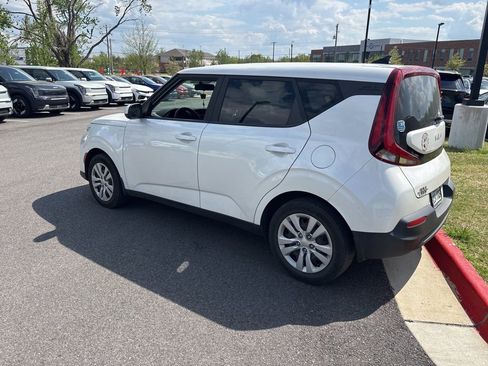 Used 2022 Kia Soul LX image 5