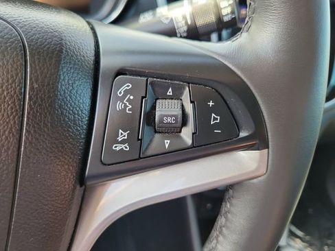 Used 2021 Chevrolet Trax LT w/ LT Convenience Package image 6