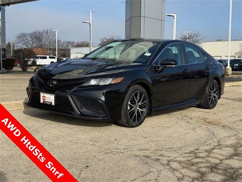 Used 2023 Toyota Camry SE w/ Cold Weather Package image 7