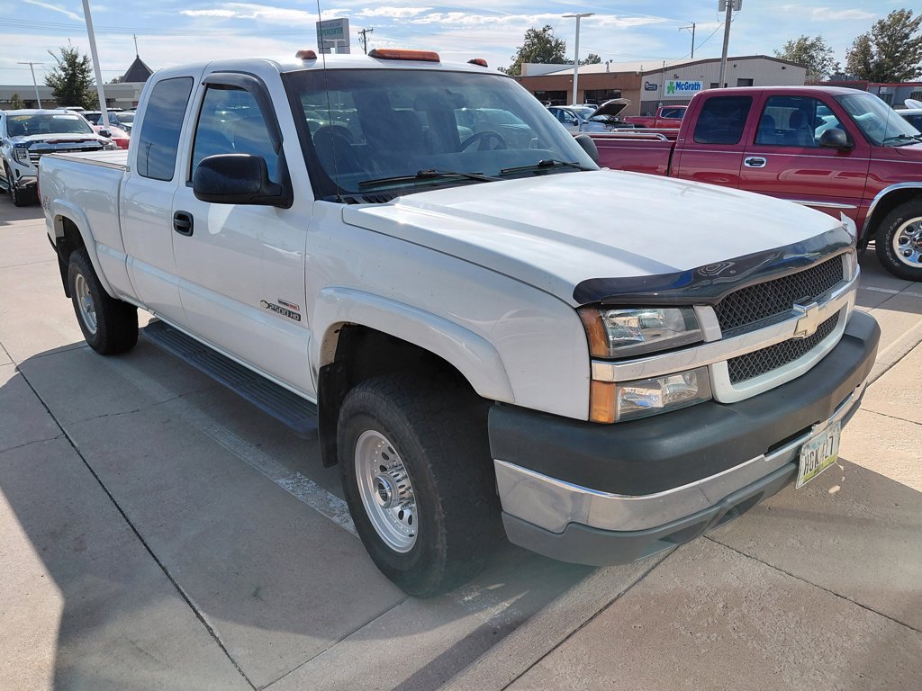 Used 2004 Chevrolet Silverado 2500 LS w/ Heavy-Duty Power Package AWD/4WD image 7