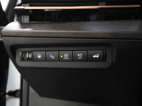 Used 2025 Nissan Ariya AWD image 27