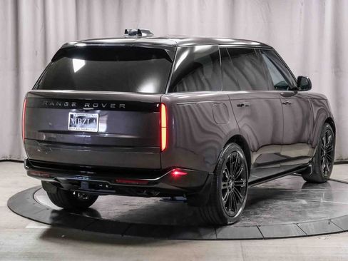 Used 2025 Land Rover Range Rover Long Wheelbase Autobiography image 4