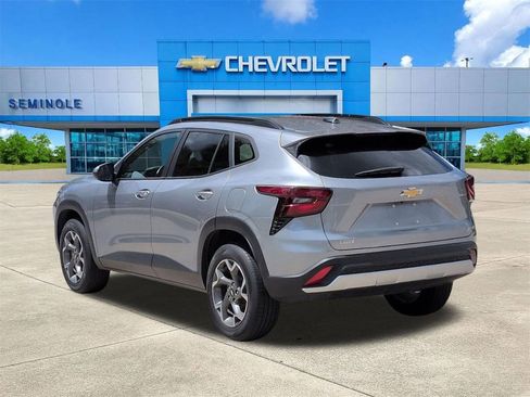 Used 2024 Chevrolet Trax LT w/ Driver Confidence Package FWD image 3