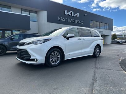 Used 2021 Toyota Sienna XLE