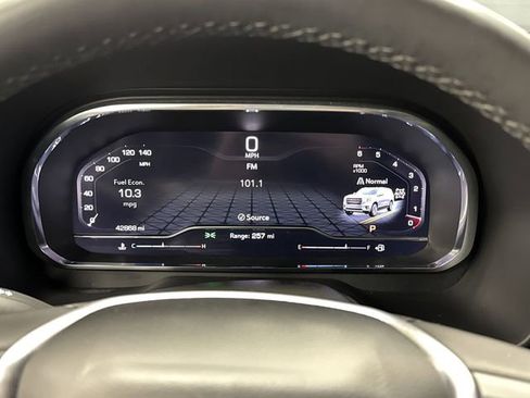 Used 2024 GMC Yukon XL SLE image 15