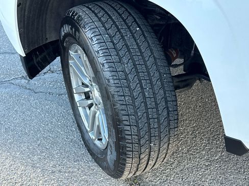 Used 2024 Chevrolet Colorado LT w/ LT Convenience Package III image 8