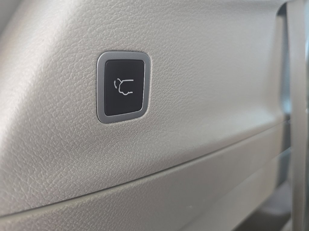 Used 2024 Chrysler Pacifica Limited FWD image 38