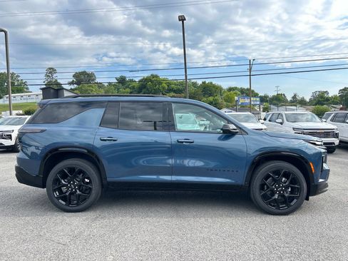 New 2026 Chevrolet Traverse RS w/ LPO, Floor Liner Package FWD image 2