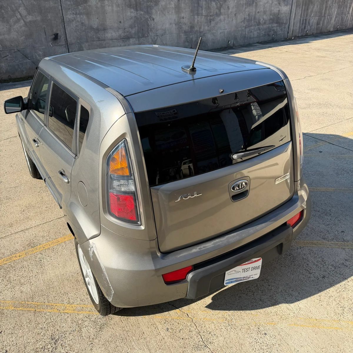 Used 2011 Kia Soul + FWD image 4