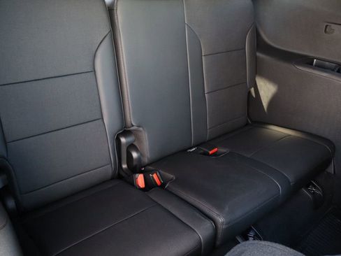 Used 2025 Buick Enclave Preferred w/ Power Package image 29