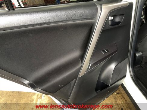 Used 2018 Toyota RAV4 LE image 12