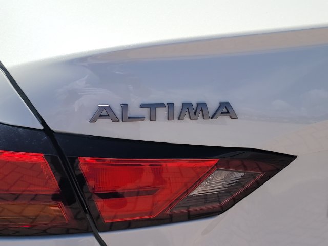 Used 2024 Nissan Altima 2.5 SL FWD image 9