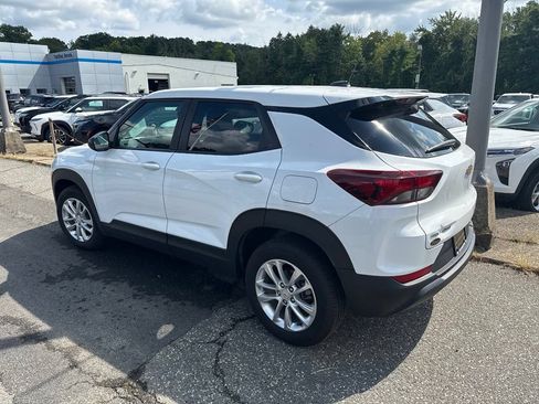 Used 2024 Chevrolet TrailBlazer LS w/ LS Convenience Package FWD image 9