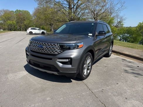 Used 2022 Ford Explorer Limited w/ Equipment Group 301A RWD image 3
