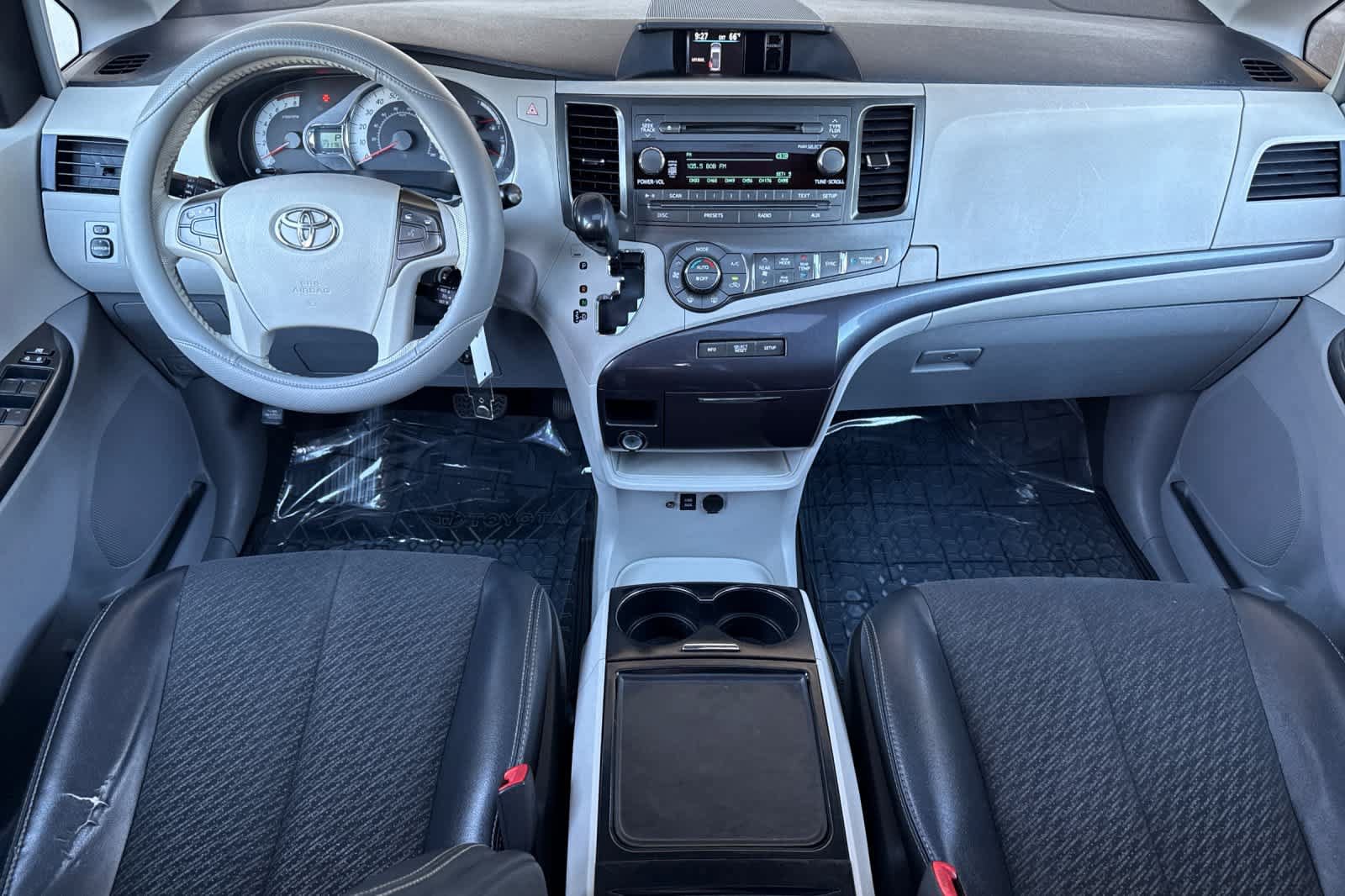 Used 2012 Toyota Sienna SE FWD image 3