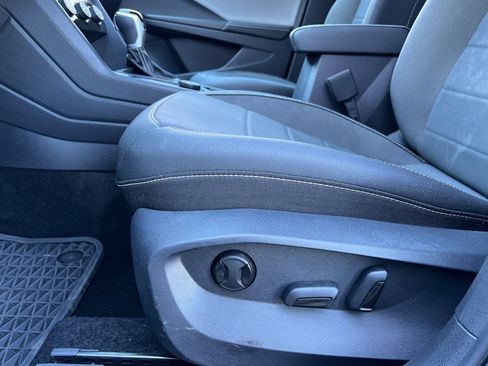 Used 2024 Volkswagen Taos SE image 15