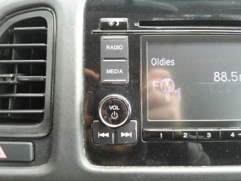 Used 2022 Honda HR-V LX image 39