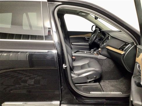 Used 2024 Volvo XC90 B6 Plus image 36