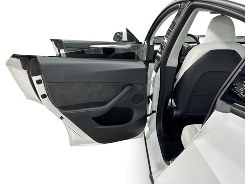 Certified 2023 Tesla Model Y Long Range AWD/4WD image 10