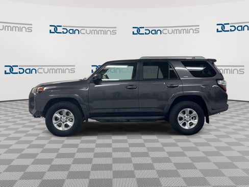 Used 2018 Toyota 4Runner SR5 AWD/4WD image 5