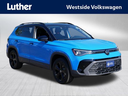 Certified 2025 Volkswagen Taos SE AWD/4WD image 1
