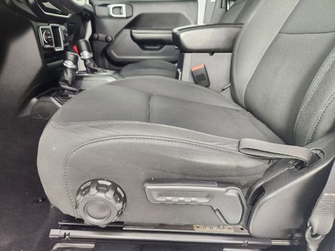 Used 2018 Jeep Wrangler Unlimited Sport image 11