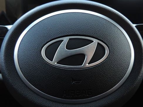 Used 2024 Hyundai Elantra SEL FWD image 25
