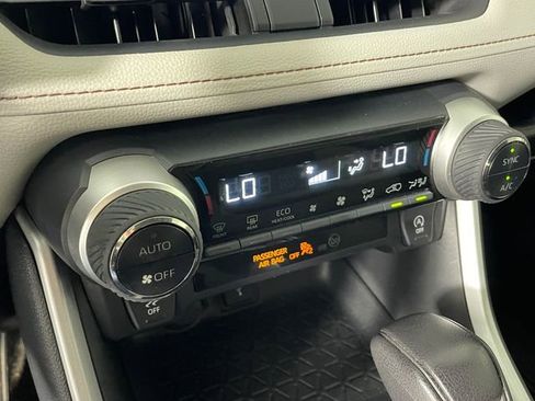 Used 2021 Toyota RAV4 XLE w/ Convenience Package FWD image 8