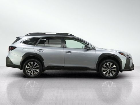 Used 2023 Subaru Outback Limited AWD/4WD image 6
