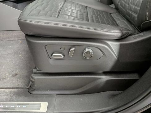 Certified 2025 Cadillac Escalade V w/ LPO, ONYX Package AWD/4WD image 23