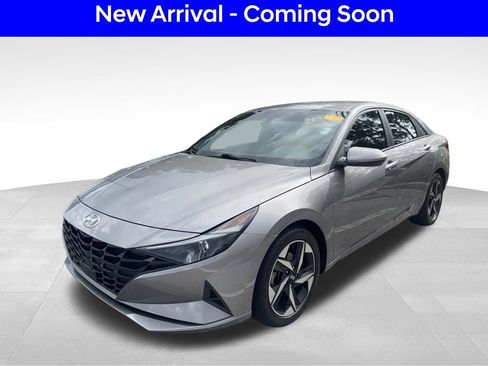 Used 2023 Hyundai Elantra SEL w/ Convenience Package FWD image 2