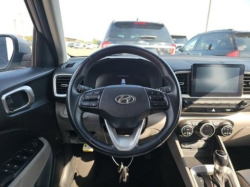Used 2023 Hyundai Venue SEL image 11