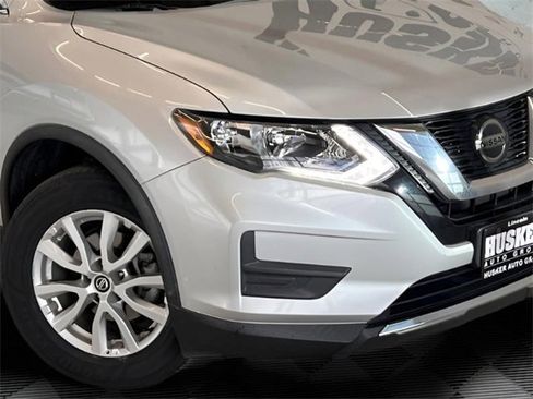 Used 2020 Nissan Rogue SV image 30