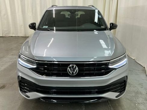 Used 2024 Volkswagen Tiguan SE R-Line image 9