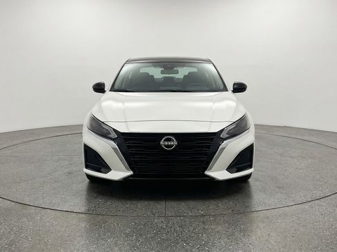 Used 2025 Nissan Altima 2.5 SV FWD image 2