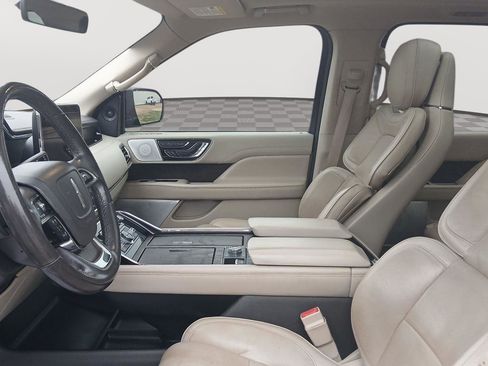Used 2019 Lincoln Navigator Reserve image 9