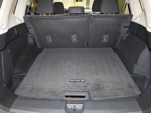 Used 2023 Nissan Rogue SV image 24