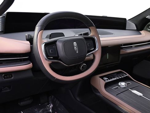 New 2026 Lincoln Navigator L Black Label AWD/4WD image 11