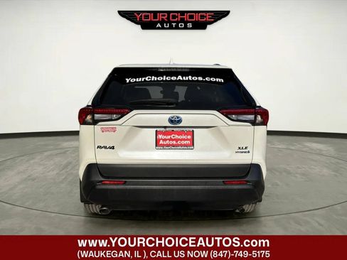 Used 2021 Toyota RAV4 XLE Premium AWD/4WD image 4