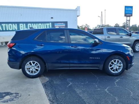 Used 2023 Chevrolet Equinox LS w/ LS Convenience Package FWD image 4