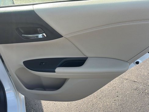 Used 2015 Honda Accord Touring image 17
