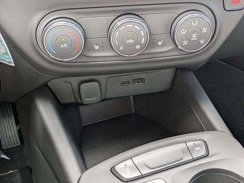 New 2026 Chevrolet Trax RS FWD image 33