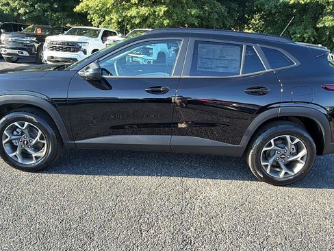 New 2026 Chevrolet Trax LT w/ LT Convenience Package FWD image 11
