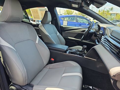 Used 2025 Toyota Camry SE w/ Convenience Package FWD image 10