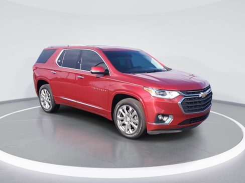 Used 2018 Chevrolet Traverse Premier image 2