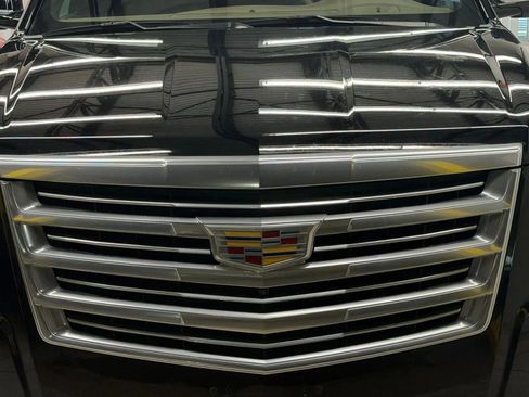 Used 2019 Cadillac Escalade Platinum AWD/4WD image 5