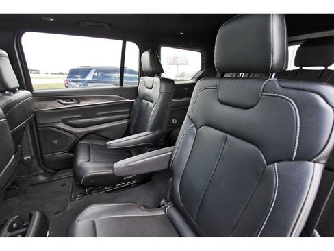 Used 2024 Jeep Grand Cherokee L Limited w/ Black Appearance Package RWD image 32