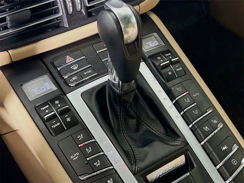 Used 2020 Porsche Macan S image 16